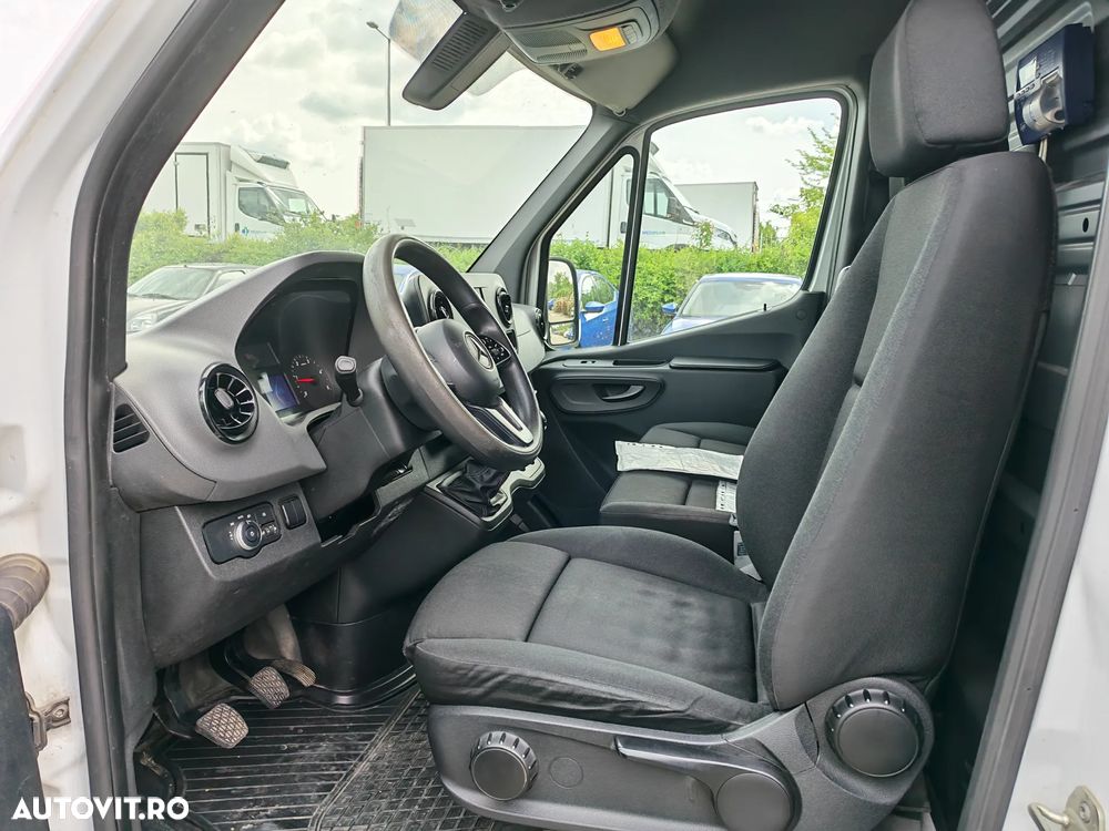 Mercedes-Benz Sprinter - 14