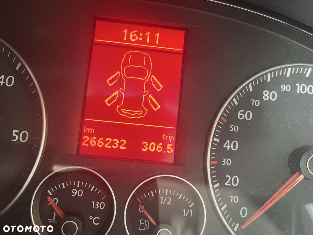 Volkswagen Touran - 8