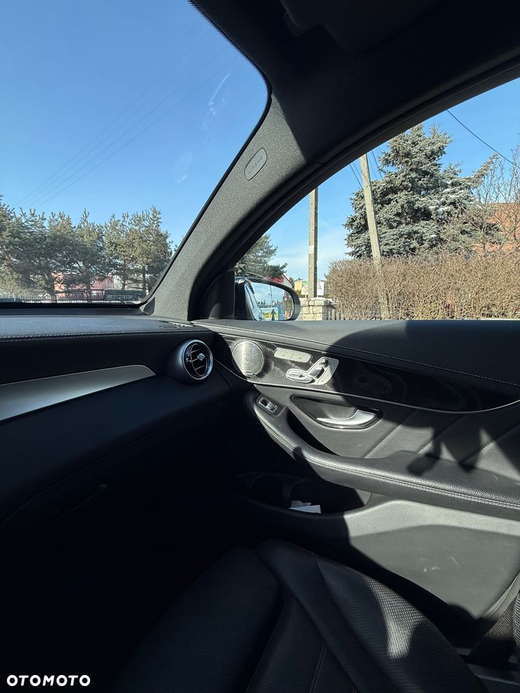 Mercedes-Benz GLC 300 de 4-Matic Business Edition - 24
