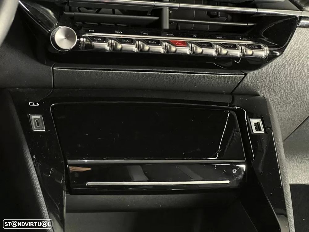 Peugeot e-2008 50 kWh Allure - 27