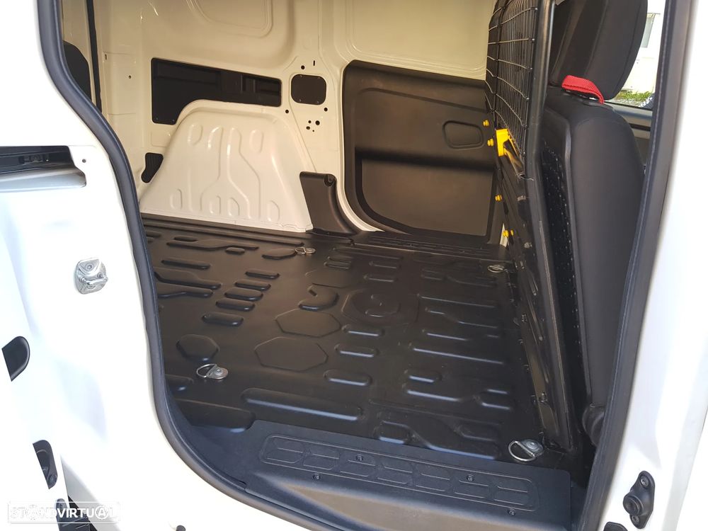 Fiat Doblo 3 Lugares - 8