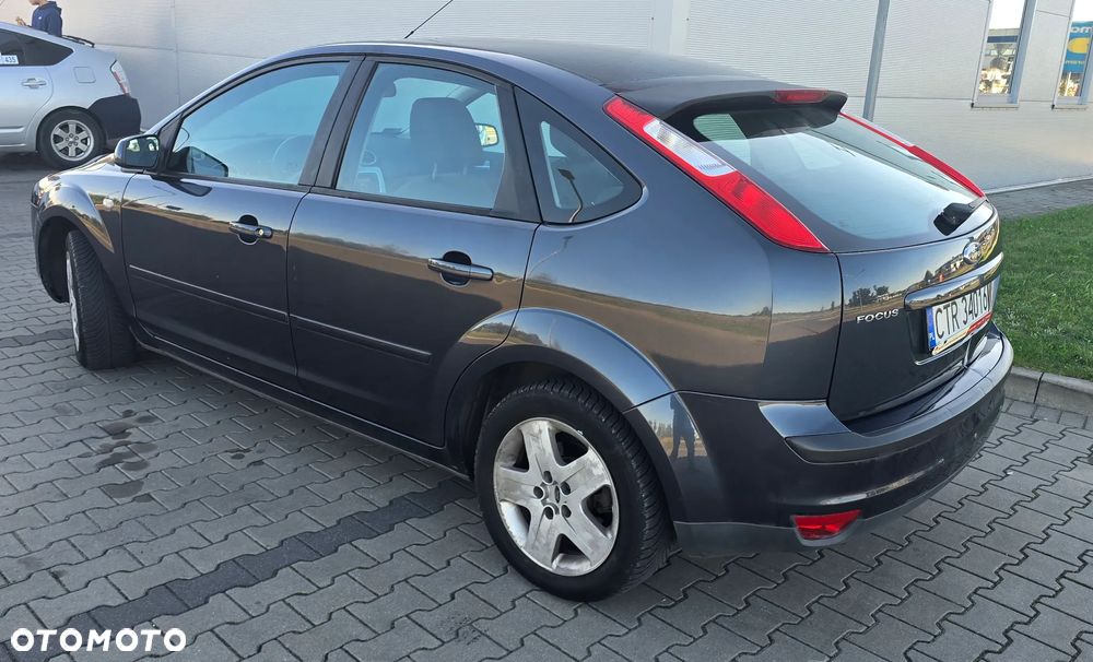 Ford Focus 1.6 16V Ambiente - 4