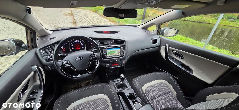 Kia Ceed - 11