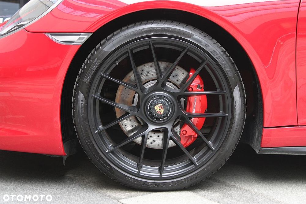 Porsche 911 Carrera 4 GTS PDK - 6