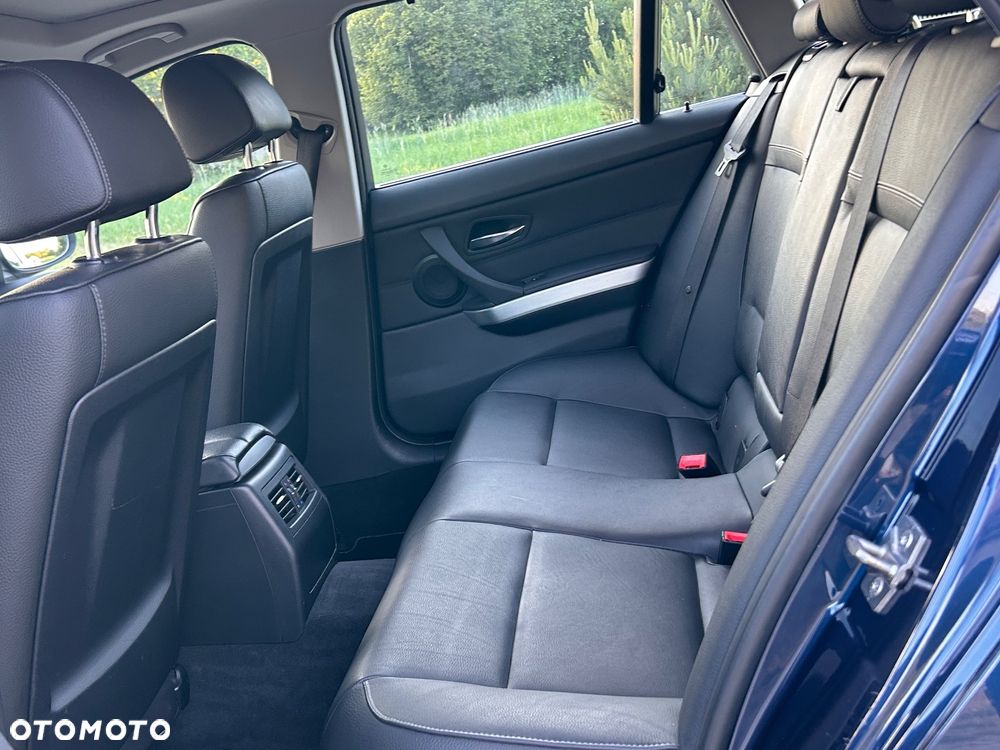 BMW Seria 3 318d DPF Edition Exclusive - 23