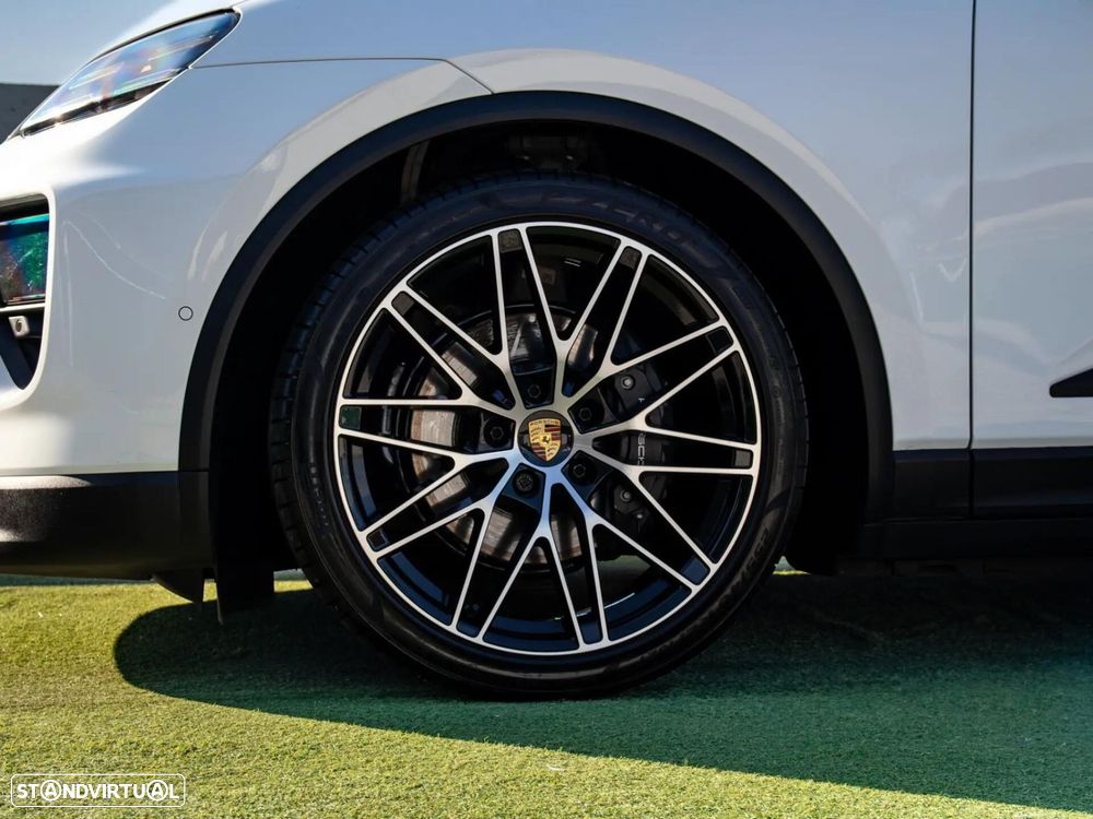 Porsche Macan Electric - 17