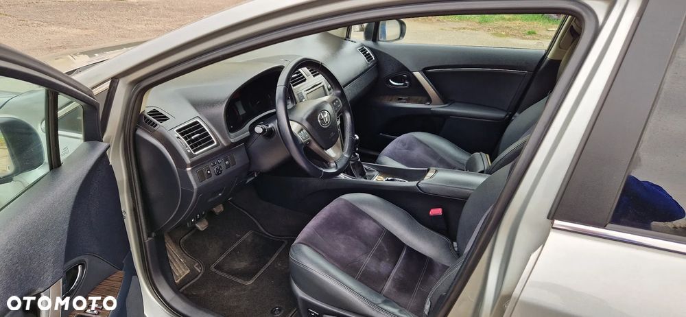 Toyota Avensis 1.8 Premium EU5 - 10