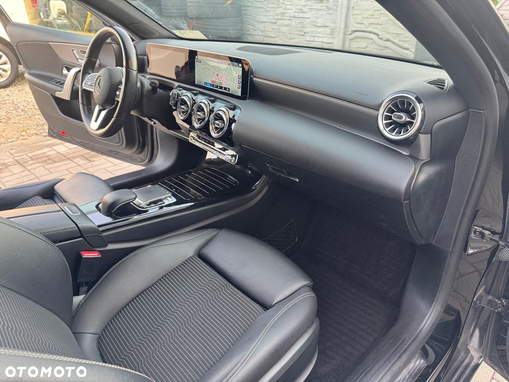 Mercedes-Benz Klasa A 180 d 7G-DCT Edition 1 - 17