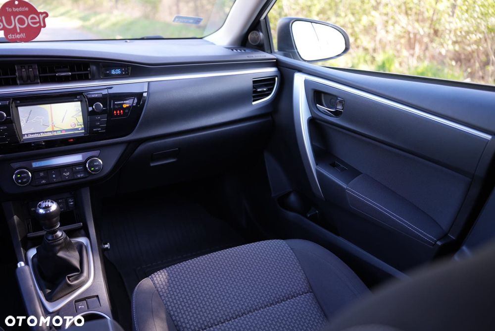 Toyota Corolla 1.4 D-4D Premium - 17