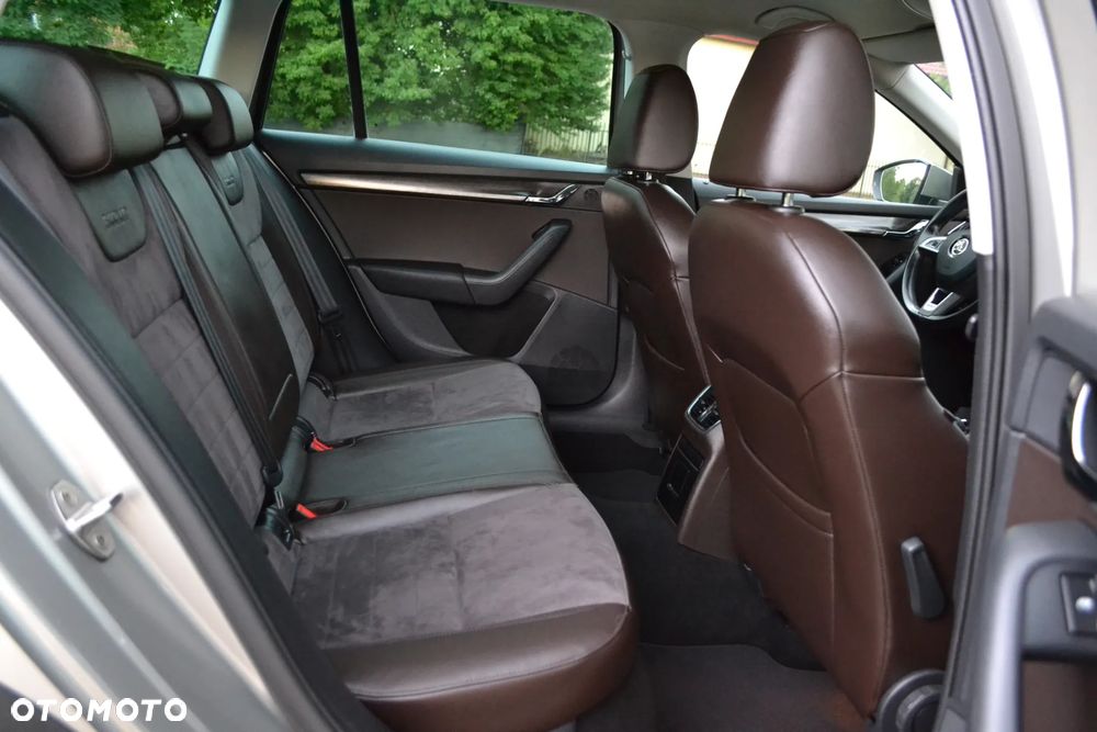 Skoda Octavia Combi 2.0 TDI 4x4 DSG Scout - 24