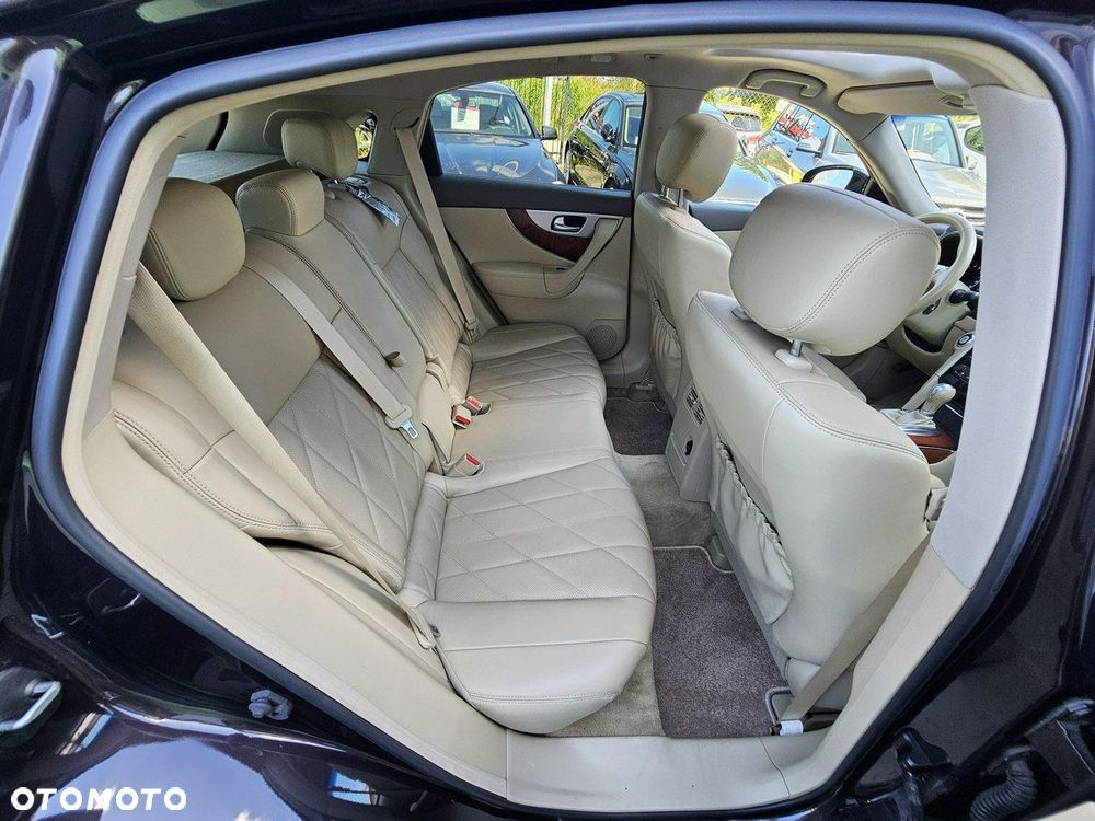 Infiniti QX70 - 37