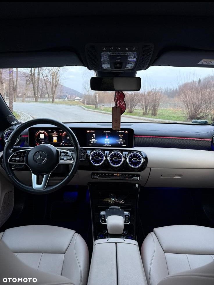 Mercedes-Benz CLA 200 Progressive 7G-DCT - 7
