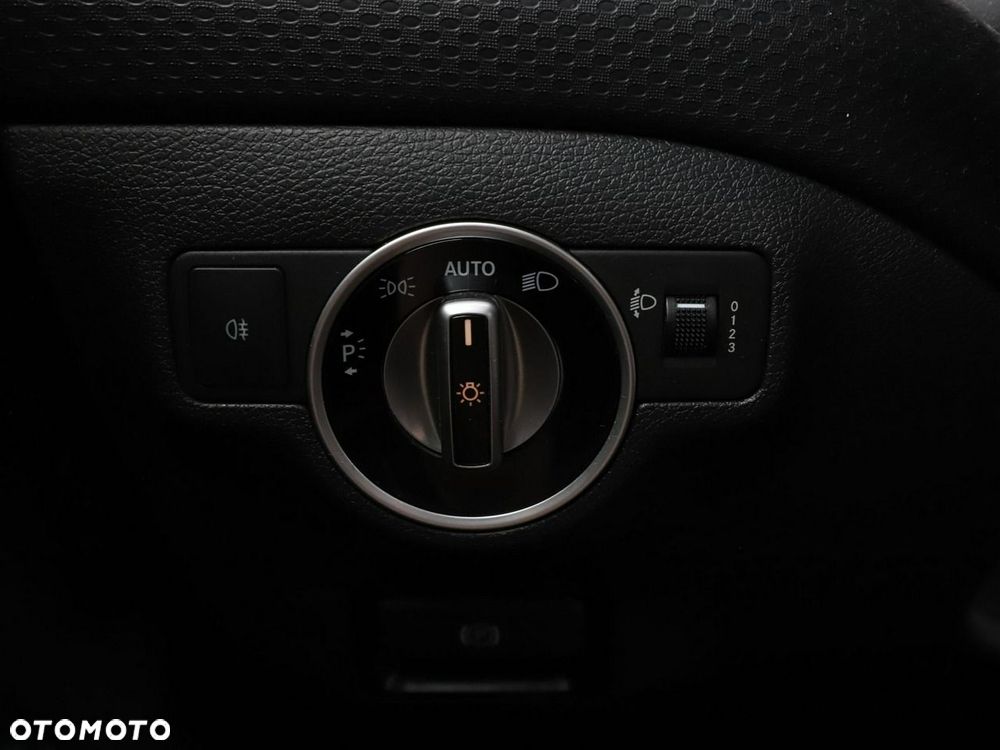 Mercedes-Benz Klasa A 180 (BlueEFFICIENCY) 7G-DCT Style - 32