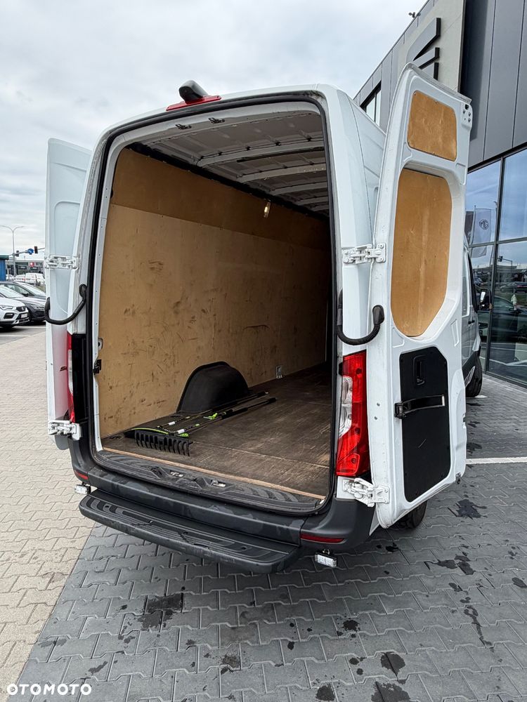Mercedes-Benz Sprinter L4H2 - 25