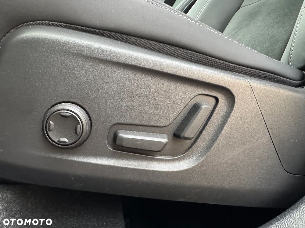 Volvo XC 40 B4 Ultimate Dark - 28