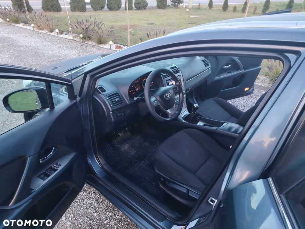 Toyota Avensis - 8