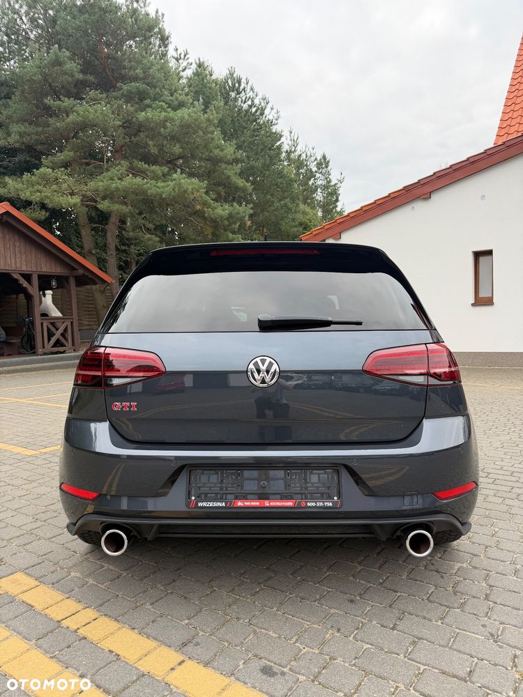 Volkswagen Golf - 11