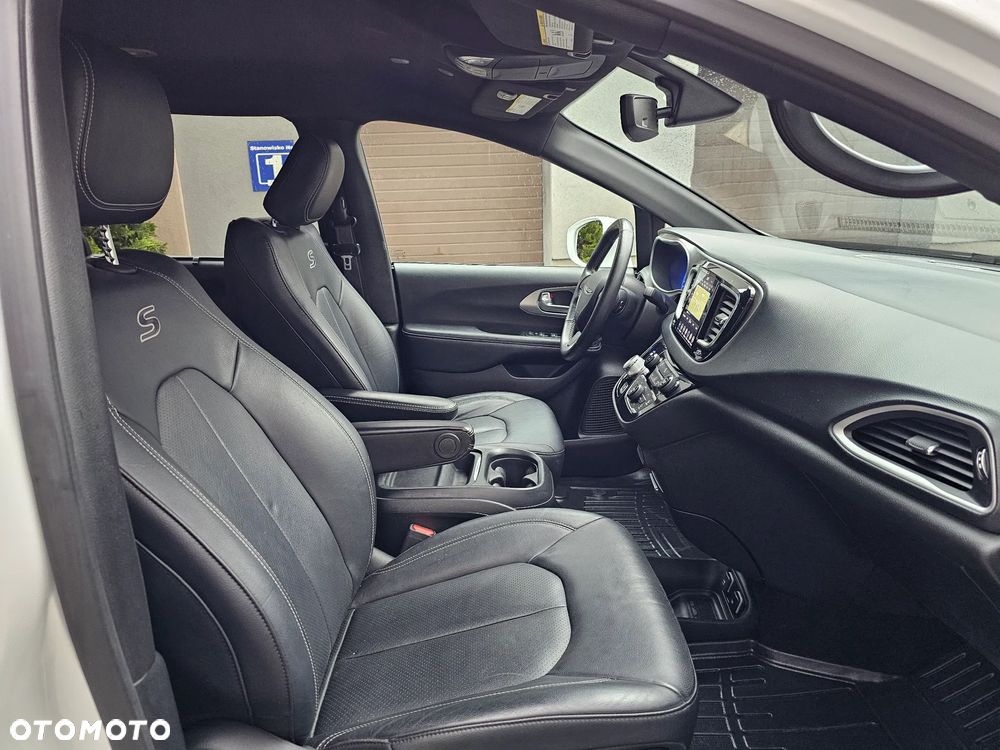 Chrysler Pacifica - 14