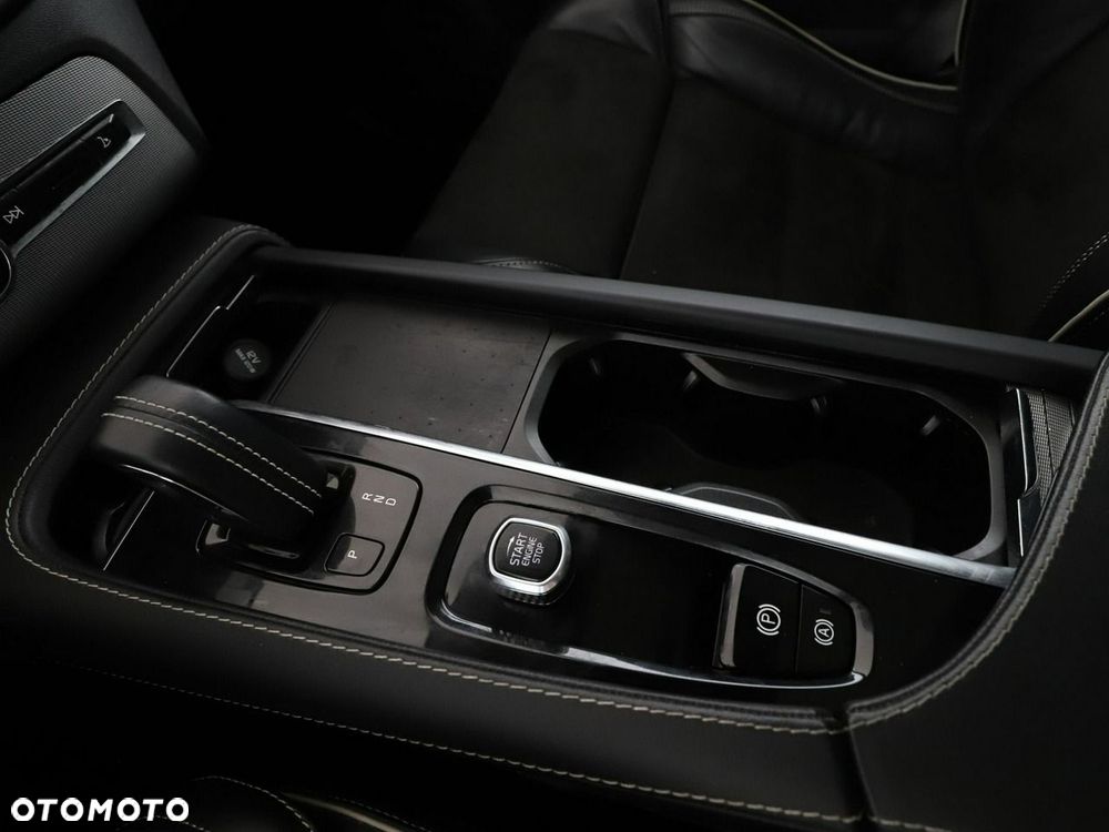 Volvo XC 90 - 30