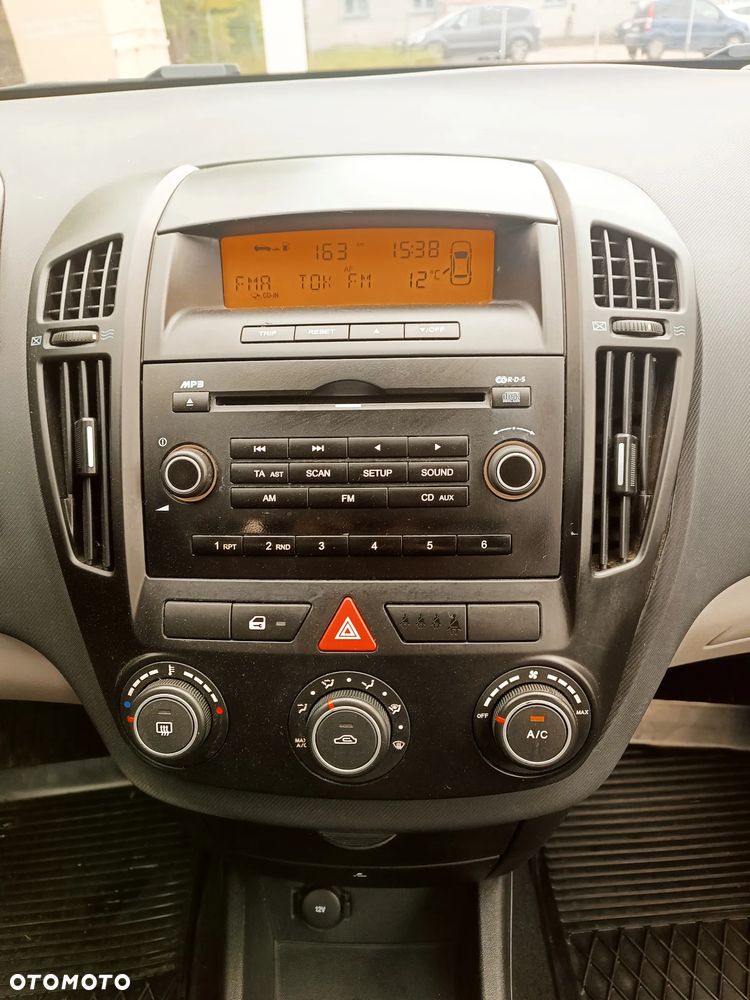 Kia Ceed 1.6 CVVT LX - 25