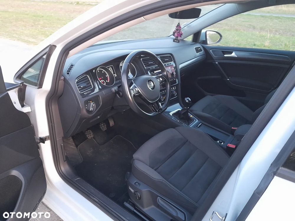 Volkswagen Golf - 18