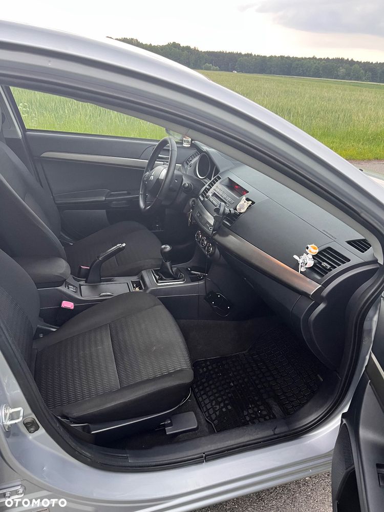 Mitsubishi Lancer 1.6 Invite - 9