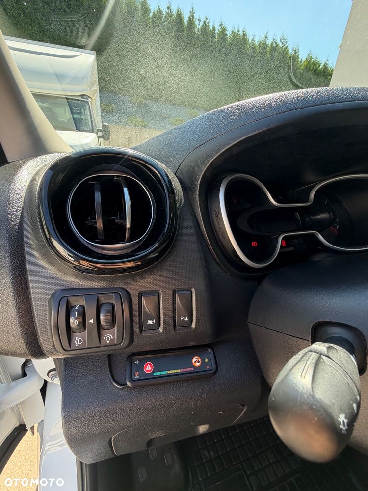 Renault Trafic Długi Blaszak L2H1 Renault Trafic Blaszak 2.0 - 21