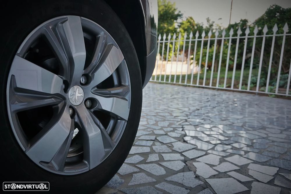 Peugeot 2008 1.2 VTi Active - 39