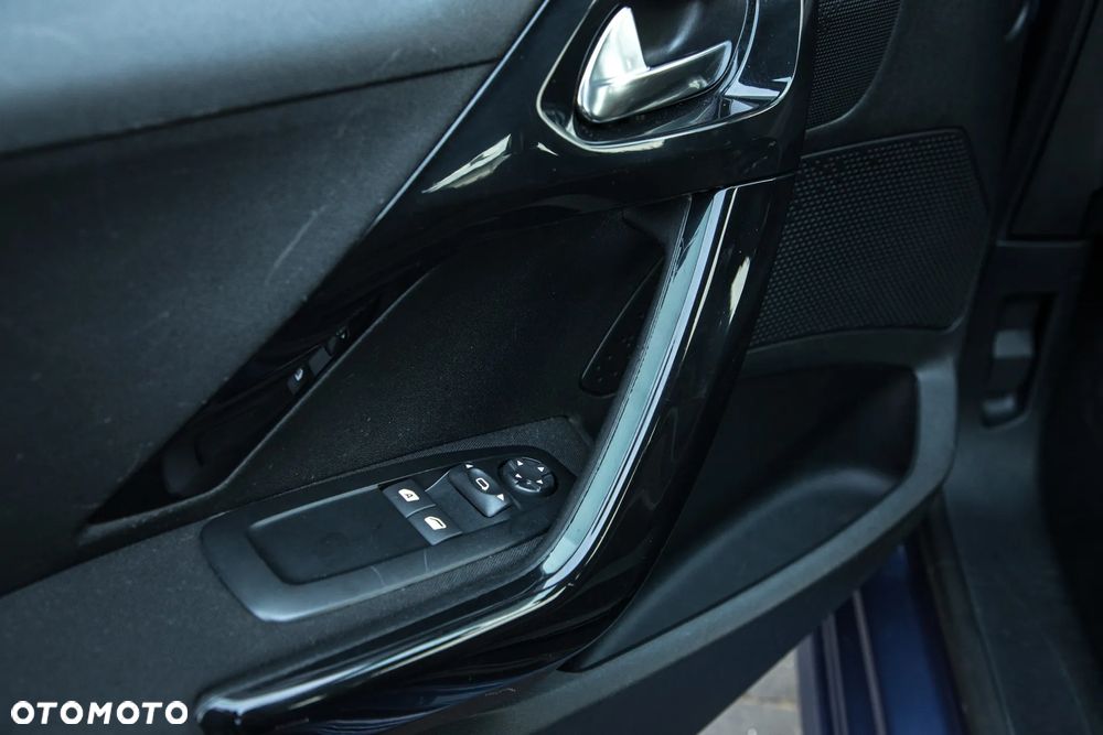 Peugeot 208 - 12