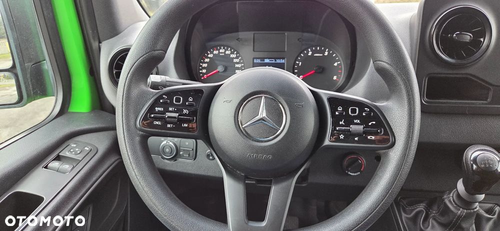 Mercedes-Benz Sprinter 907.221 - 28