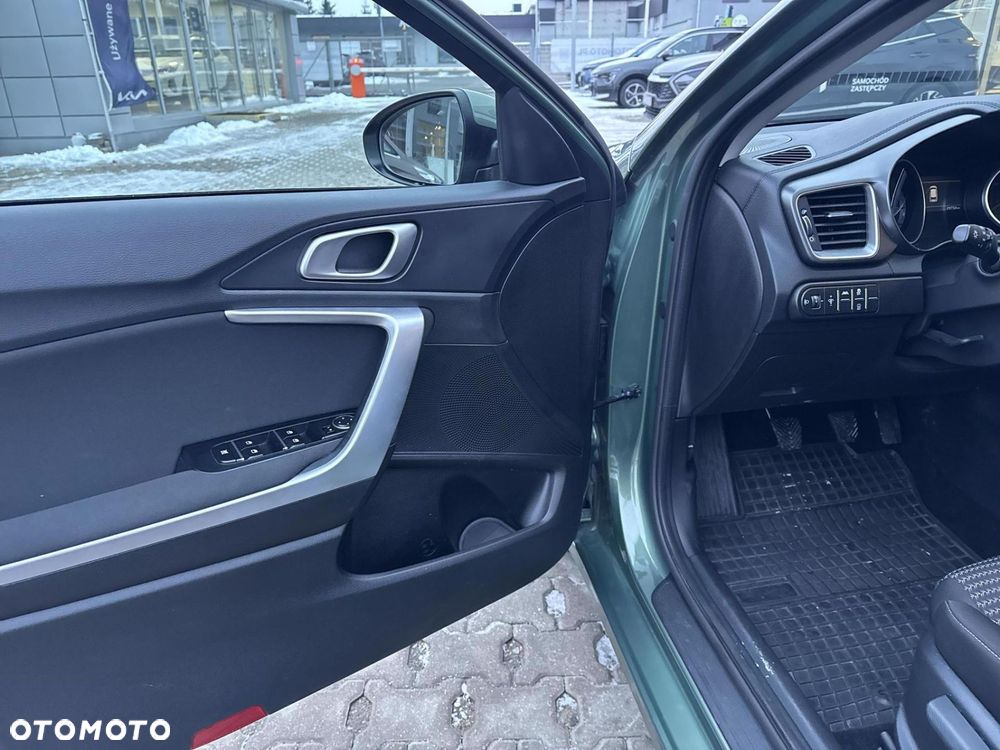 Kia Ceed 1.5 T-GDI M - 10