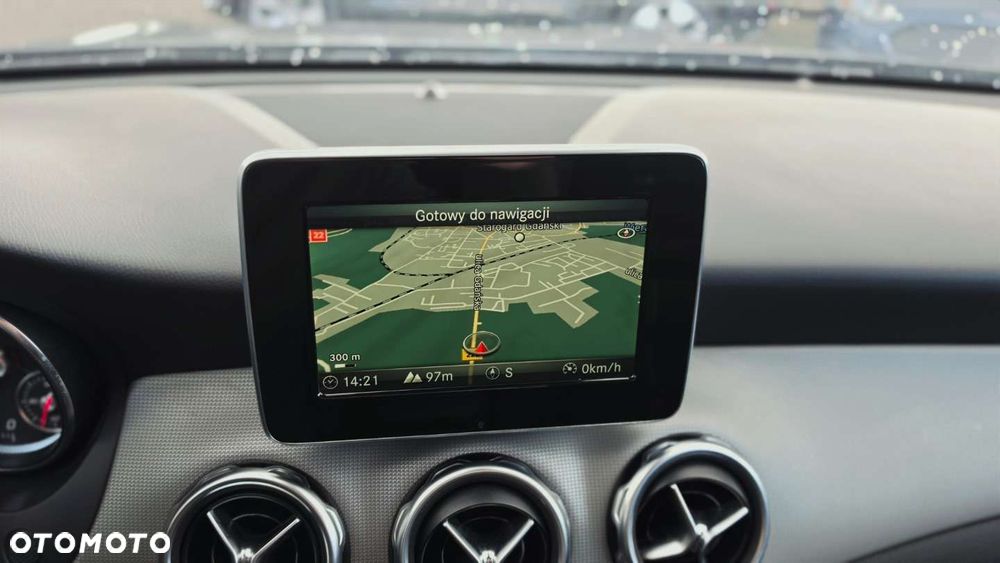Mercedes-Benz GLA 200 7G-DCT Urban - 13