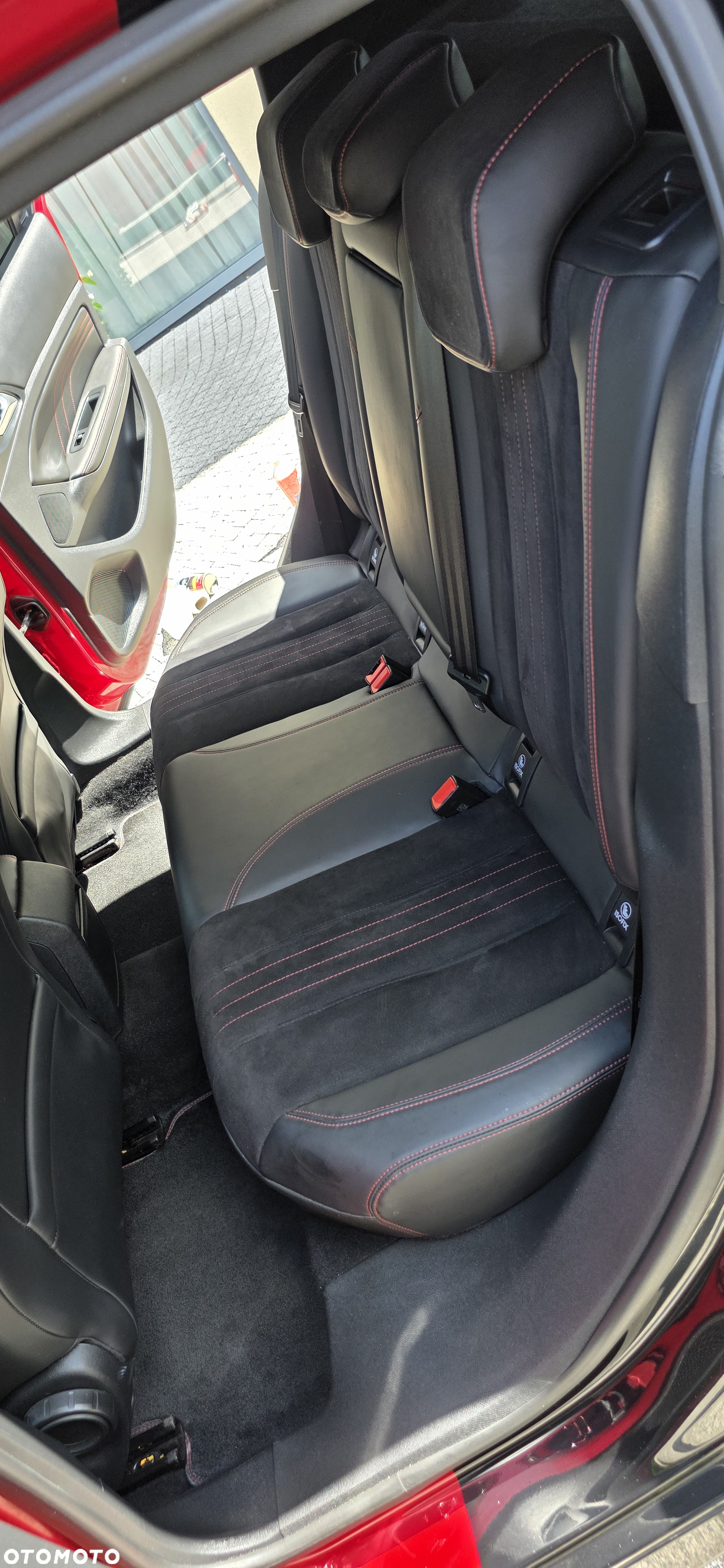 Peugeot 308 1.6 e-THP GTi by Sport S&S - 25