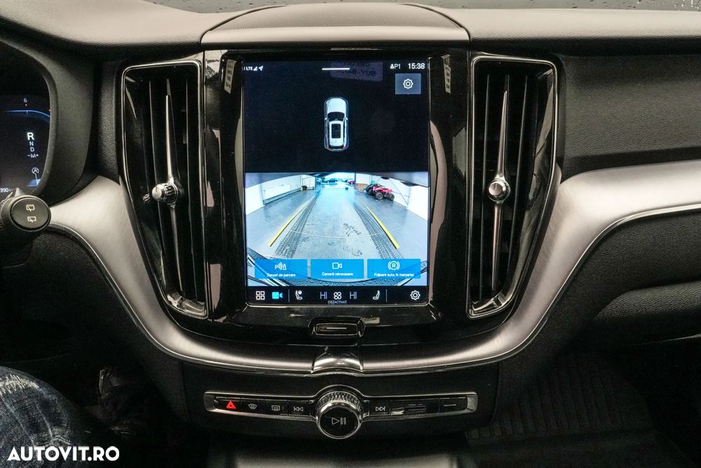 Volvo XC 60 B4 MHEV AT8 AWD Momentum Pro - 21