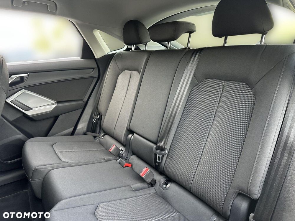 Audi Q3 Sportback - 12