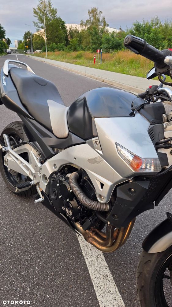 Suzuki GSR - 9