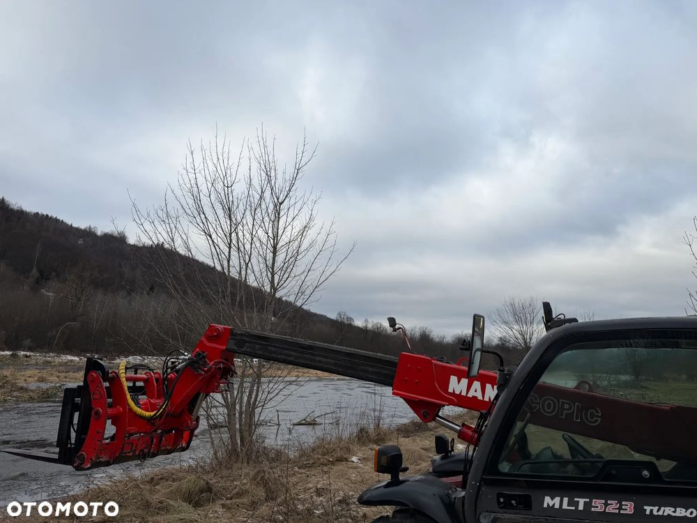 Manitou MLT523  Ładowarka teleskopowa 5m Wysięg 2,3 tony udzwig. Posuw wideł Hydrauliczny oraz rozsuwanie wideł hydr. Szybko-złącze hydrauliczne. 2x kamera PERKINS silnik TURBO  z Komuny Norweskiej! Jak Nowa 4287 mtg Zero luzów wycieków SERWISOWANA w  DEKRA.  Opony jak Nowe. Napęd 4x4 Hydrostatic REWERS - 19