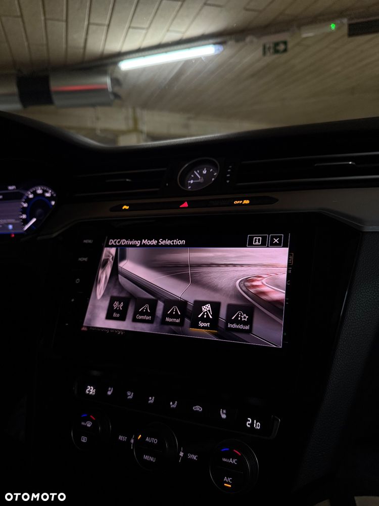 Volkswagen Passat 2.0 TDI SCR DSG 4Motion Business - 24