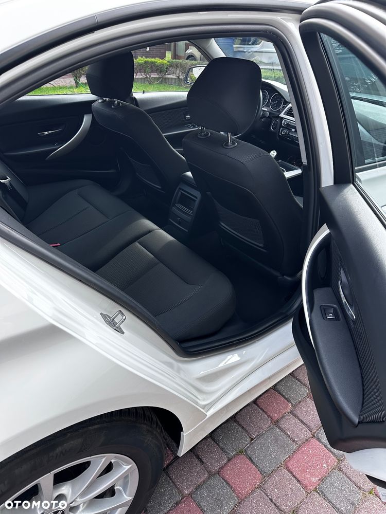 BMW Seria 3 318i - 21