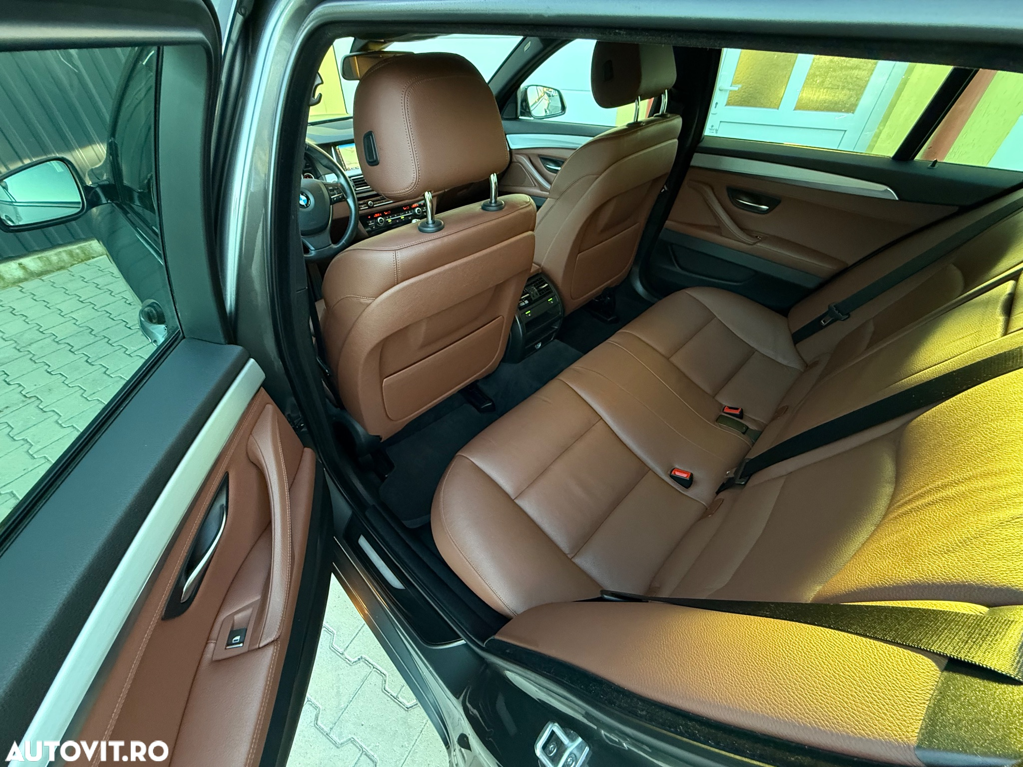 BMW Seria 5 525d Touring Aut. - 9