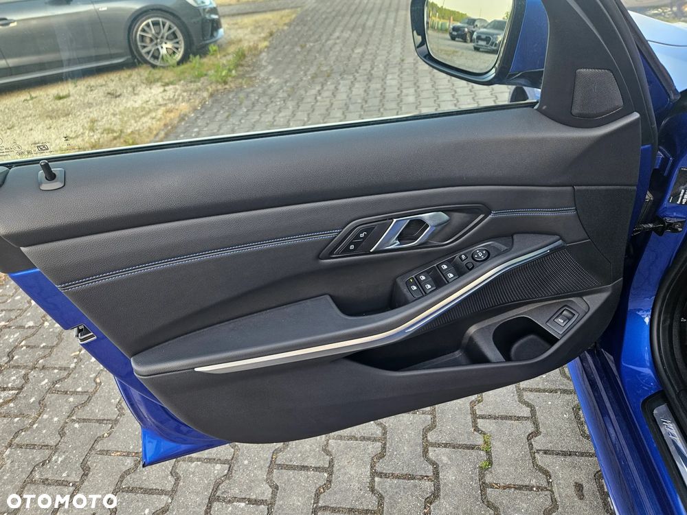 BMW Seria 3 320d xDrive M Sport Shadow - 17