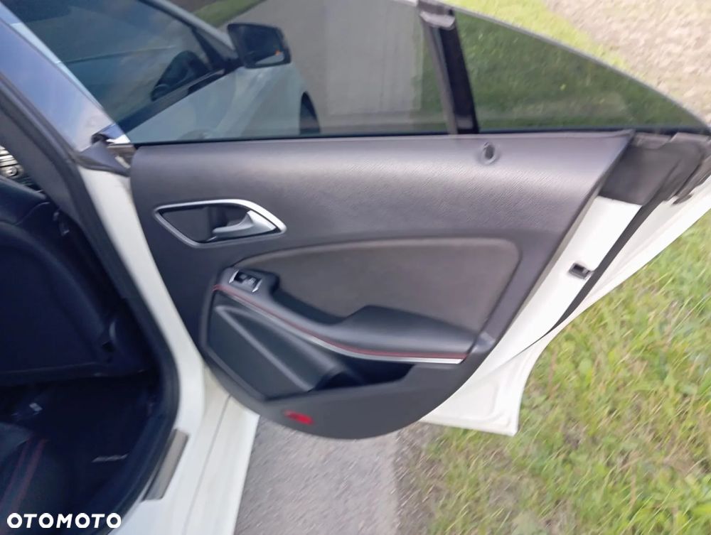 Mercedes-Benz CLA ver-180-d-shooting-brake-7g--dct - 14
