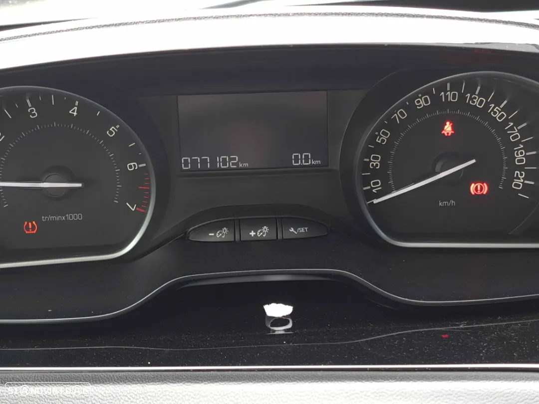 Peugeot 208 1.2 PureTech Signature - 5