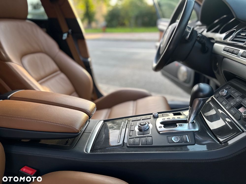 Audi S8 - 32