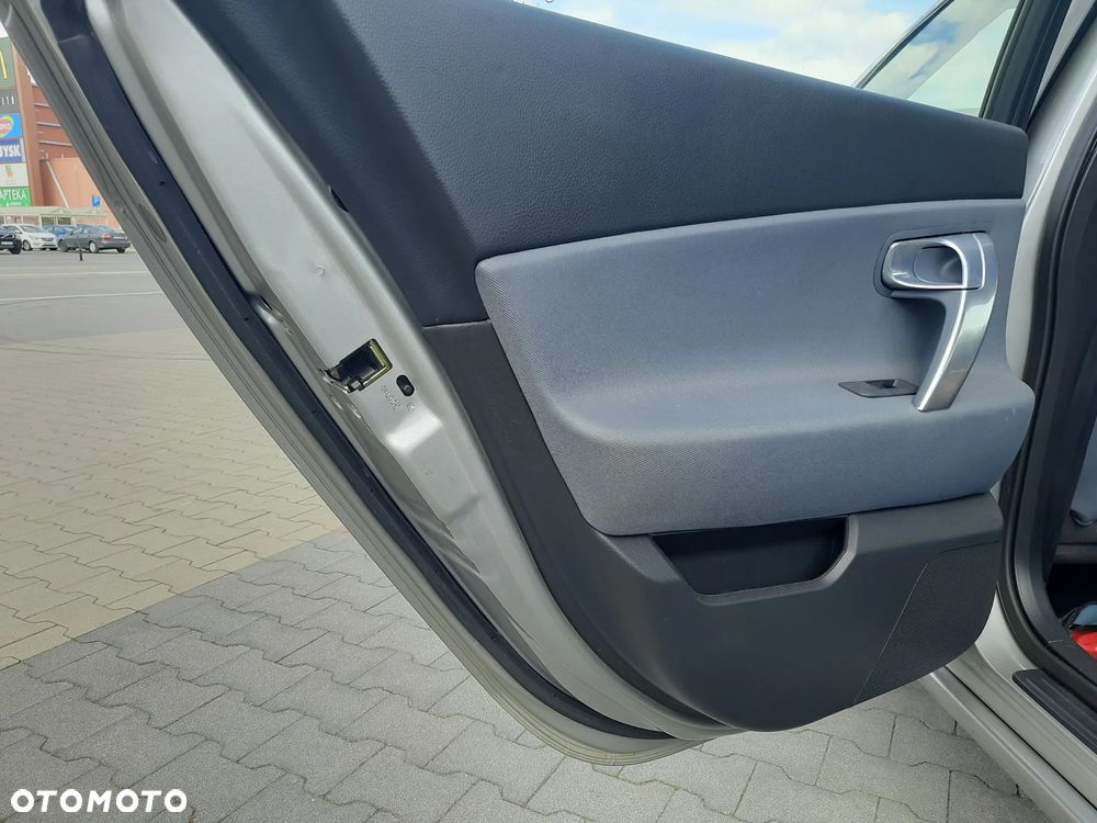 Nissan Primera Traveller 1.8 visia - 33
