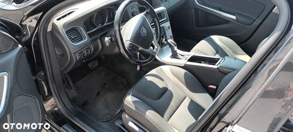 Volvo S60 D2 Drive-E Dynamic Edition (Kinetic) - 9