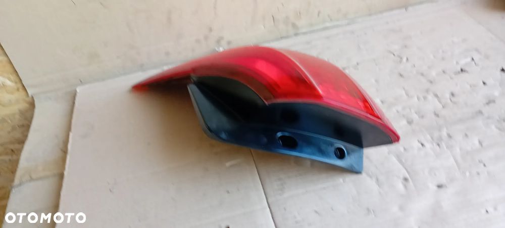 Lampa prawy tył tylna prawa w błotnik Kia Sportage III 3 - 7
