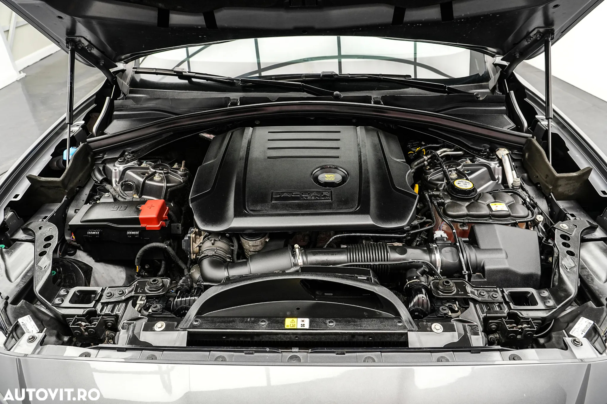 Jaguar F-Pace 20d AWD Pure - 34