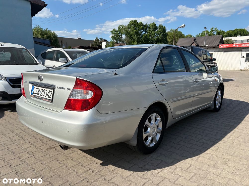 Toyota Camry - 7