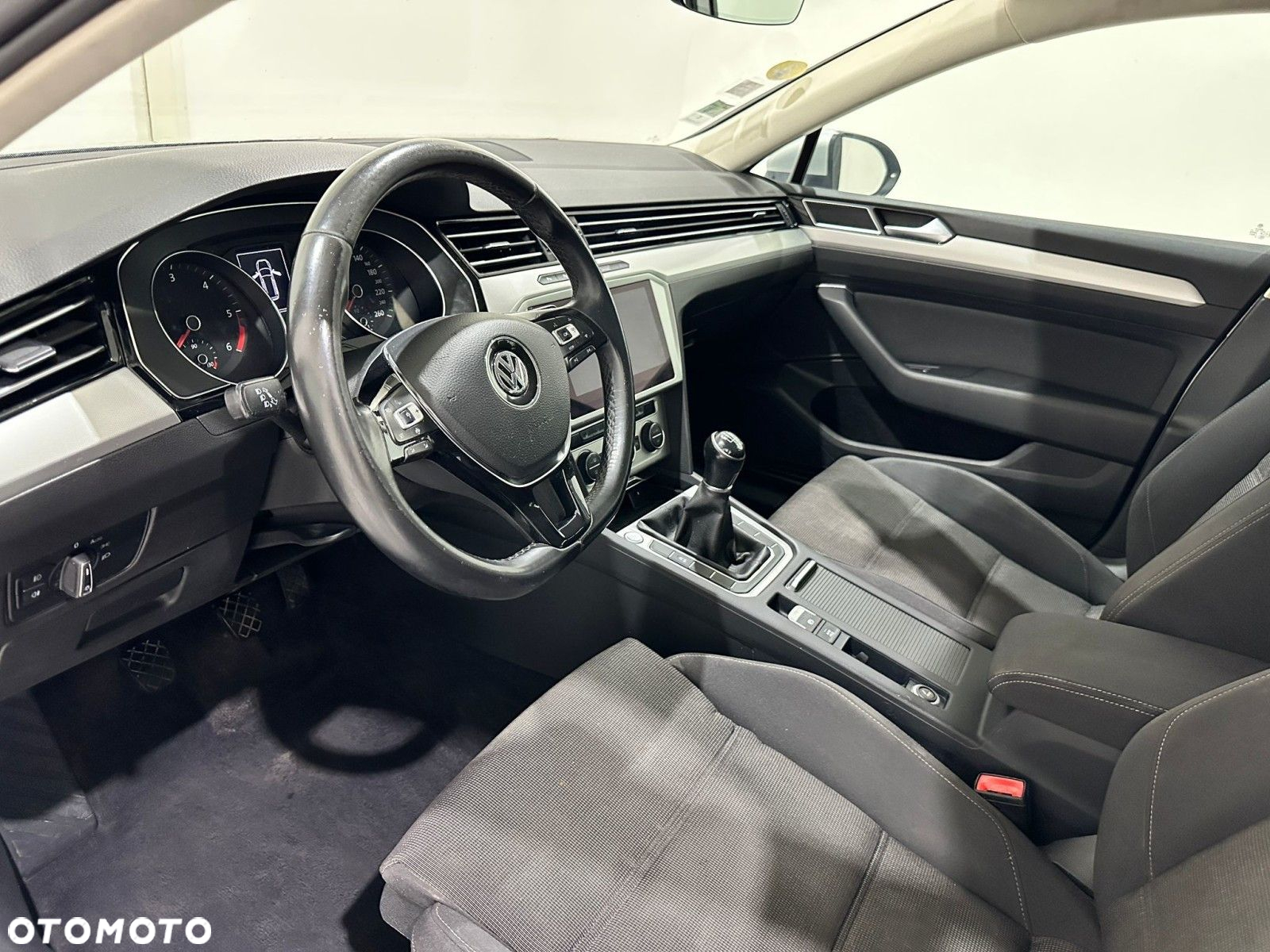 Volkswagen Passat - 25